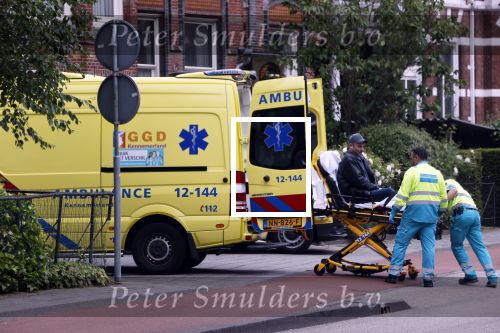 Haarlem 4 juni 2020
Een ambulance haalt een verwarde man op