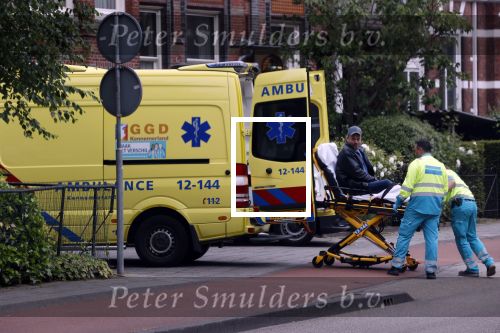 Haarlem 4 juni 2020
Een ambulance haalt een verwarde man op