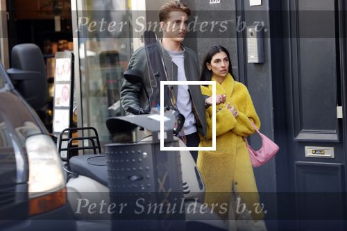 Amsterdam 4 mei 2020
Anna Nooshin en Robbert Rodenburg op de pc hoofstraat
