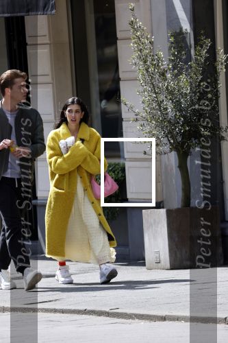 Amsterdam 4 mei 2020
Anna Nooshin en Robbert Rodenburg op de pc hoofstraat