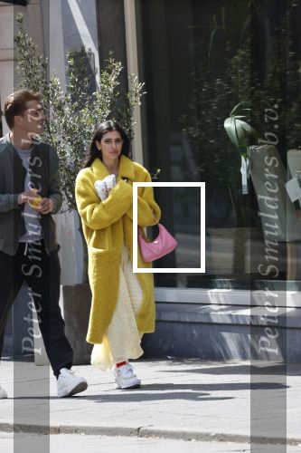 Amsterdam 4 mei 2020
Anna Nooshin en Robbert Rodenburg op de pc hoofstraat