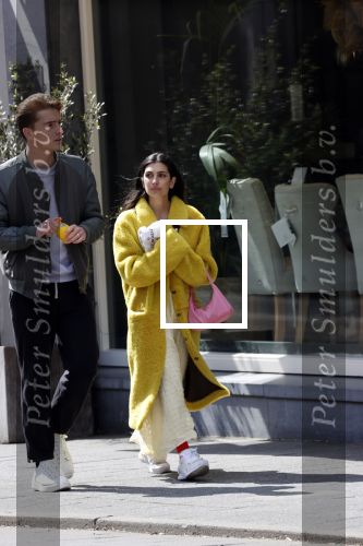 Amsterdam 4 mei 2020
Anna Nooshin en Robbert Rodenburg op de pc hoofstraat