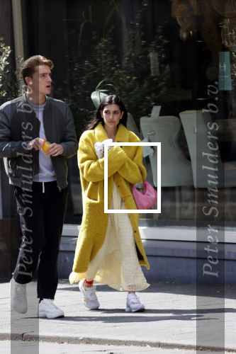 Amsterdam 4 mei 2020
Anna Nooshin en Robbert Rodenburg op de pc hoofstraat
