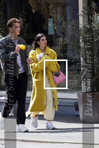 Amsterdam 4 mei 2020
Anna Nooshin en Robbert Rodenburg op de pc hoofstraat