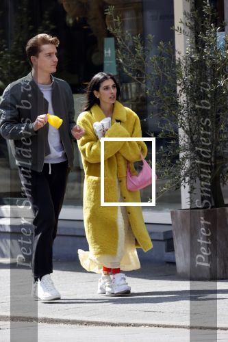 Amsterdam 4 mei 2020
Anna Nooshin en Robbert Rodenburg op de pc hoofstraat