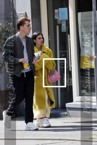 Amsterdam 4 mei 2020
Anna Nooshin en Robbert Rodenburg op de pc hoofstraat