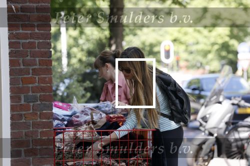 Amsterdam 28 mei 2020
Beertje v Beers samen met haar dochter aan het winkelen.