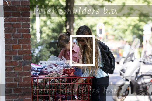 Amsterdam 28 mei 2020
Beertje v Beers samen met haar dochter aan het winkelen.
