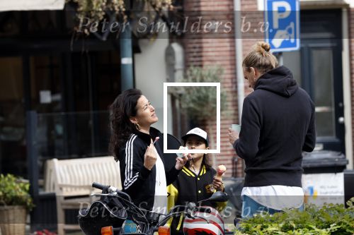 Amsterdam 18 mei 2020
Birgit Schuurman met zoontje op de motor. Ze gaan samen met haar vriend een ijsje eten