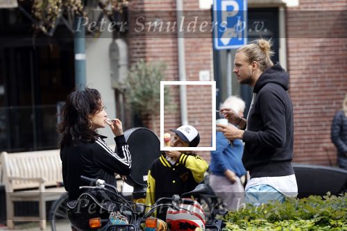 Amsterdam 18 mei 2020
Birgit Schuurman met zoontje op de motor. Ze gaan samen met haar vriend een ijsje eten