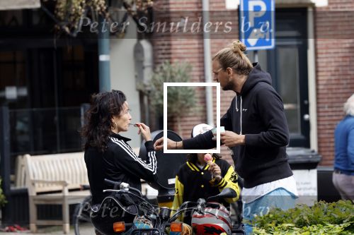 Amsterdam 18 mei 2020
Birgit Schuurman met zoontje op de motor. Ze gaan samen met haar vriend een ijsje eten