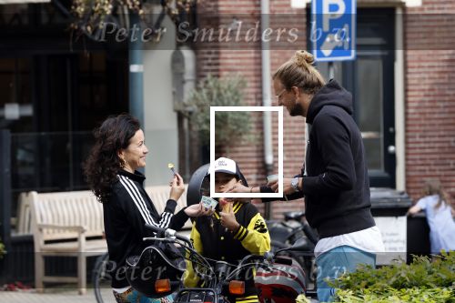 Amsterdam 18 mei 2020
Birgit Schuurman met zoontje op de motor. Ze gaan samen met haar vriend een ijsje eten