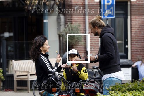 Amsterdam 18 mei 2020
Birgit Schuurman met zoontje op de motor. Ze gaan samen met haar vriend een ijsje eten