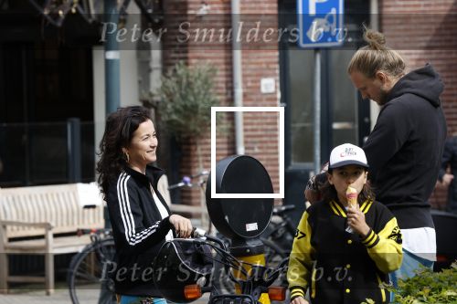 Amsterdam 18 mei 2020
Birgit Schuurman met zoontje op de motor. Ze gaan samen met haar vriend een ijsje eten