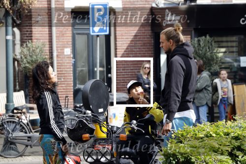 Amsterdam 18 mei 2020
Birgit Schuurman met zoontje op de motor. Ze gaan samen met haar vriend een ijsje eten