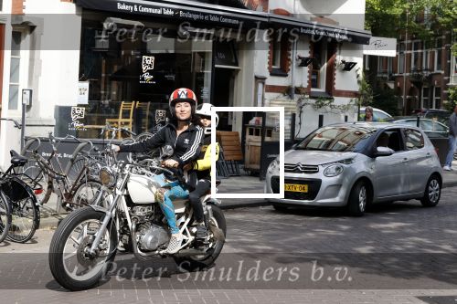 Amsterdam 18 mei 2020
Birgit Schuurman met zoontje op de motor. Ze gaan samen met haar vriend een ijsje eten