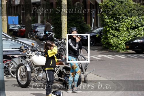 Amsterdam 18 mei 2020
Birgit Schuurman met zoontje op de motor. Ze gaan samen met haar vriend een ijsje eten