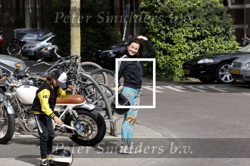 Amsterdam 18 mei 2020
Birgit Schuurman met zoontje op de motor. Ze gaan samen met haar vriend een ijsje eten