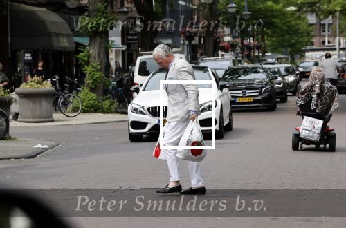 Amsterdam 3 juni 2020
Bram Moszkowicz doet boodschappen in Amsterdam zuid