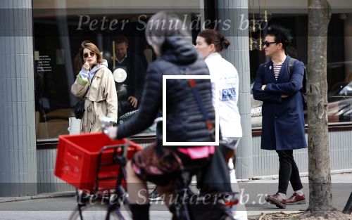 Amsterdam 15 mei 2020
Carice v Houten aan de wandel met Rop Verheijen en Alex Klaassen