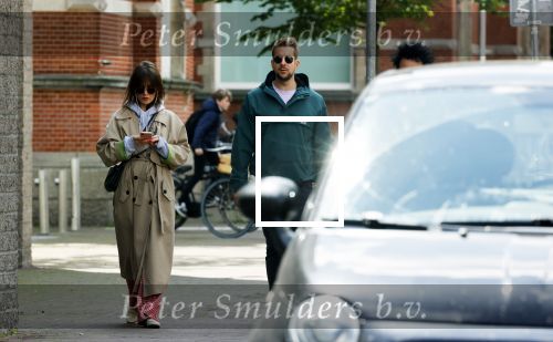 Amsterdam 15 mei 2020
Carice v Houten aan de wandel met Rop Verheijen en Alex Klaassen