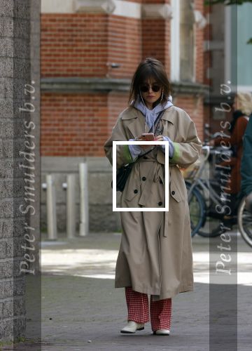 Amsterdam 15 mei 2020
Carice v Houten aan de wandel met Rop Verheijen en Alex Klaassen
