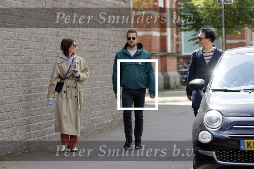 Amsterdam 15 mei 2020
Carice v Houten aan de wandel met Rop Verheijen en Alex Klaassen