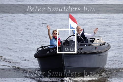 25 Mei 2020 Caroline Tensen met haar man in de sloep