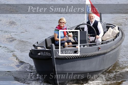 25 Mei 2020 Caroline Tensen met haar man in de sloep