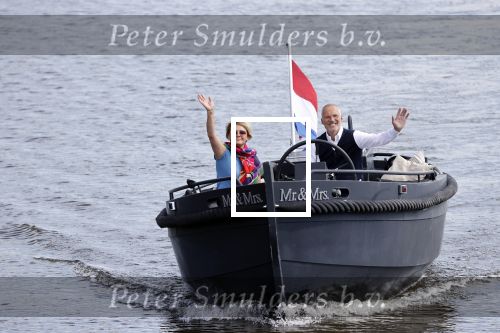 Amsterdam 25 mei 2020
Caroline Tensen met haar man ErnstJan Smids op hun boor Mr&Mrs op de amstel