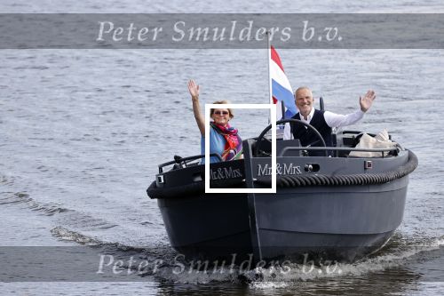 Amsterdam 25 mei 2020
Caroline Tensen met haar man ErnstJan Smids op hun boor Mr&Mrs op de amstel