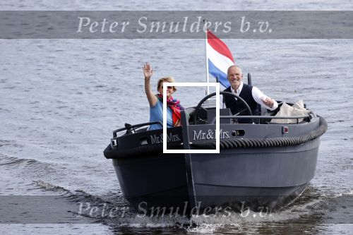 Amsterdam 25 mei 2020
Caroline Tensen met haar man ErnstJan Smids op hun boor Mr&Mrs op de amstel