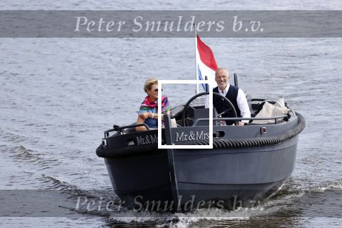 Amsterdam 25 mei 2020
Caroline Tensen met haar man ErnstJan Smids op hun boor Mr&Mrs op de amstel