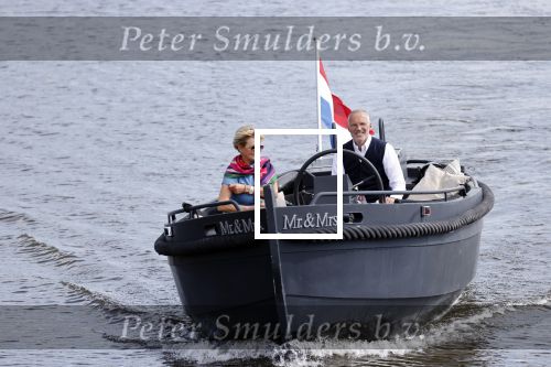 Amsterdam 25 mei 2020
Caroline Tensen met haar man ErnstJan Smids op hun boor Mr&Mrs op de amstel