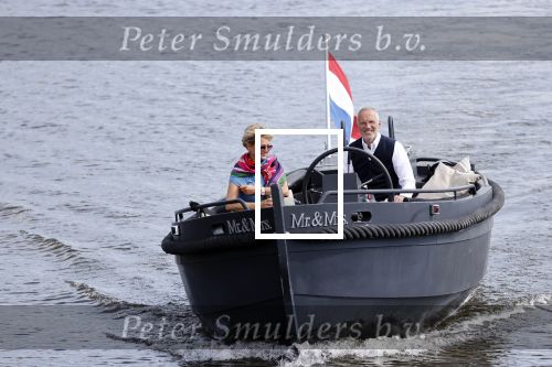 Amsterdam 25 mei 2020
Caroline Tensen met haar man ErnstJan Smids op hun boor Mr&Mrs op de amstel