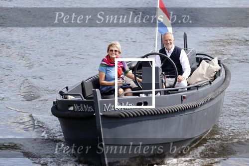Amsterdam 25 mei 2020
Caroline Tensen met haar man ErnstJan Smids op hun boor Mr&Mrs op de amstel