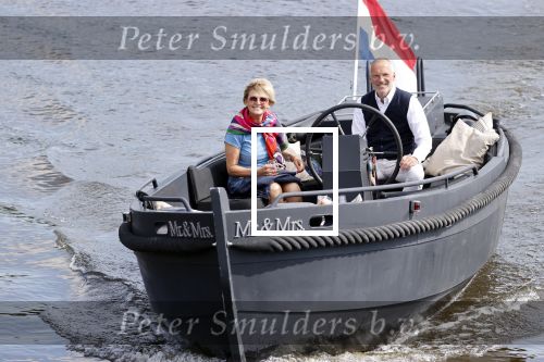 Amsterdam 25 mei 2020
Caroline Tensen met haar man ErnstJan Smids op hun boor Mr&Mrs op de amstel
