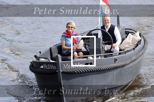 Amsterdam 25 mei 2020
Caroline Tensen met haar man ErnstJan Smids op hun boor Mr&Mrs op de amstel