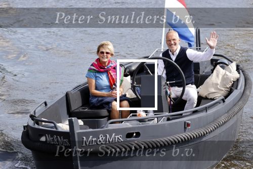 Amsterdam 25 mei 2020
Caroline Tensen met haar man ErnstJan Smids op hun boor Mr&Mrs op de amstel