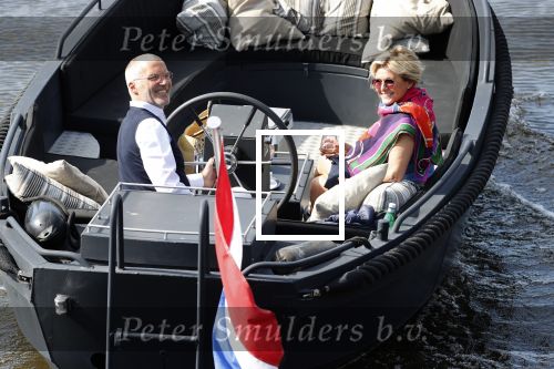 Amsterdam 25 mei 2020
Caroline Tensen met haar man ErnstJan Smids op hun boor Mr&Mrs op de amstel