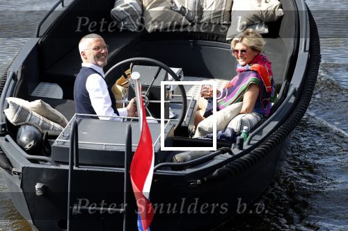 Amsterdam 25 mei 2020
Caroline Tensen met haar man ErnstJan Smids op hun boor Mr&Mrs op de amstel