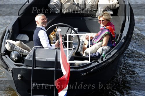 Amsterdam 25 mei 2020
Caroline Tensen met haar man ErnstJan Smids op hun boor Mr&Mrs op de amstel