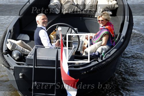 Amsterdam 25 mei 2020
Caroline Tensen met haar man ErnstJan Smids op hun boor Mr&Mrs op de amstel