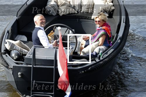 Amsterdam 25 mei 2020
Caroline Tensen met haar man ErnstJan Smids op hun boor Mr&Mrs op de amstel