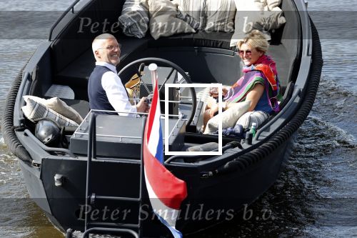 Amsterdam 25 mei 2020
Caroline Tensen met haar man ErnstJan Smids op hun boor Mr&Mrs op de amstel