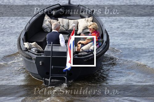 Amsterdam 25 mei 2020
Caroline Tensen met haar man ErnstJan Smids op hun boor Mr&Mrs op de amstel