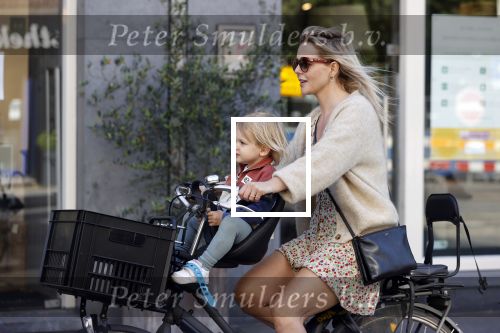 Amsterdam 27 mei 2020
Chantal Janzen met haar zoontje op de fiets