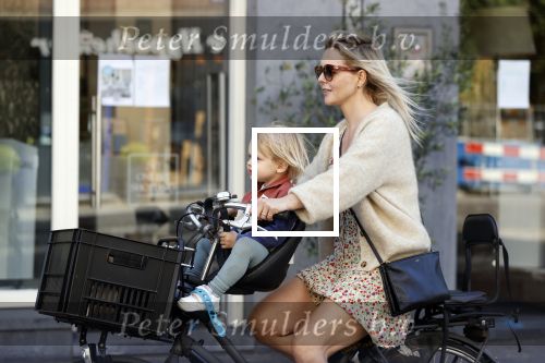 Amsterdam 27 mei 2020
Chantal Janzen met haar zoontje op de fiets
