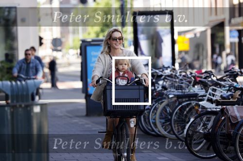 Amsterdam 27 mei 2020
Chantal Janzen met haar zoontje op de fiets