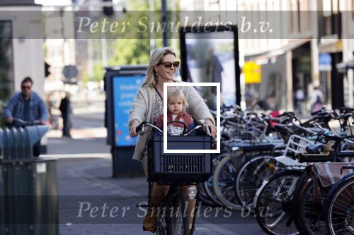 Amsterdam 27 mei 2020
Chantal Janzen met haar zoontje op de fiets